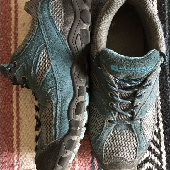 Running Shoes - Picture 3 of 4